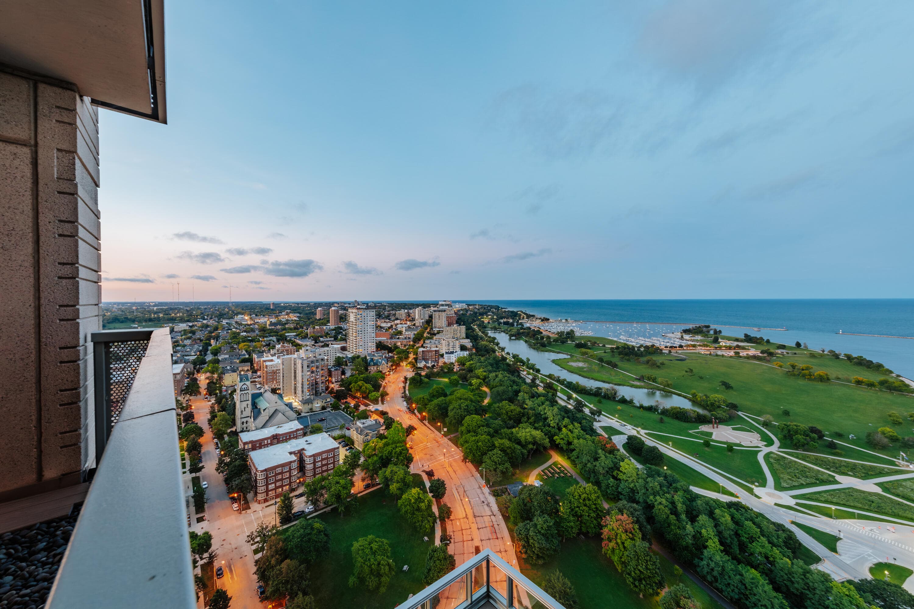 923 E Kilbourn Ave, Milwaukee