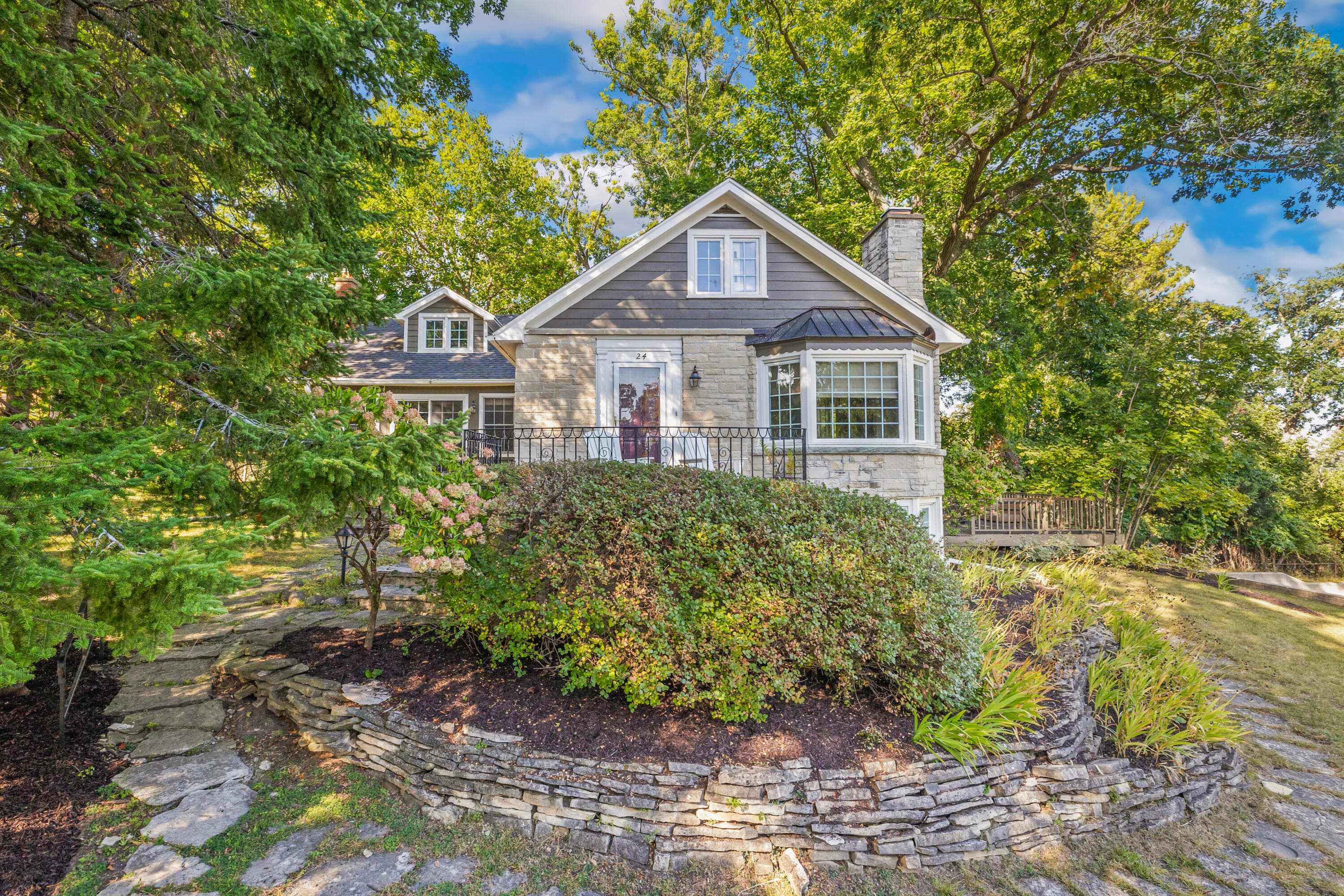 24 Upper Loch Vista Dr, Williams Bay