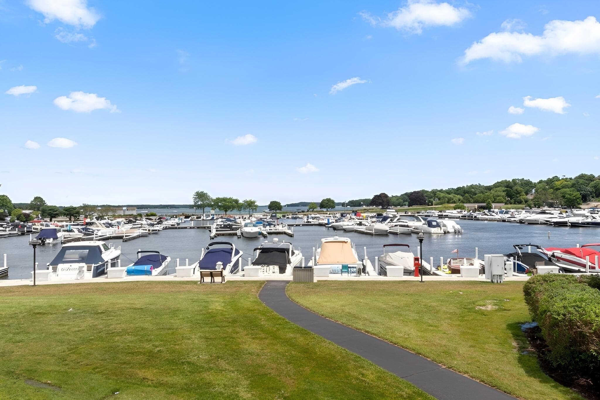 12 Abbey Villa Cir, Fontana