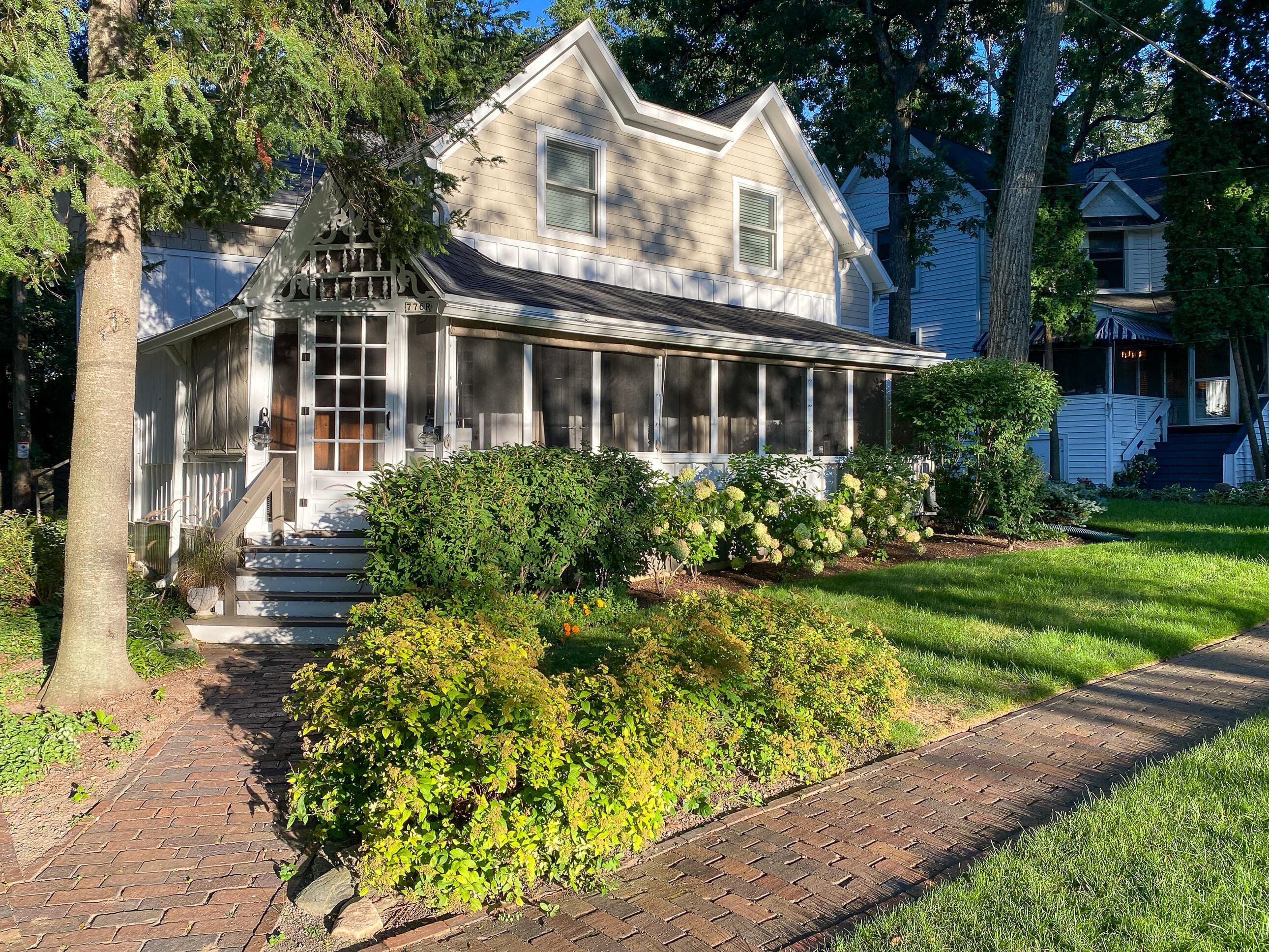 776 S Lakeshore Dr, Fontana