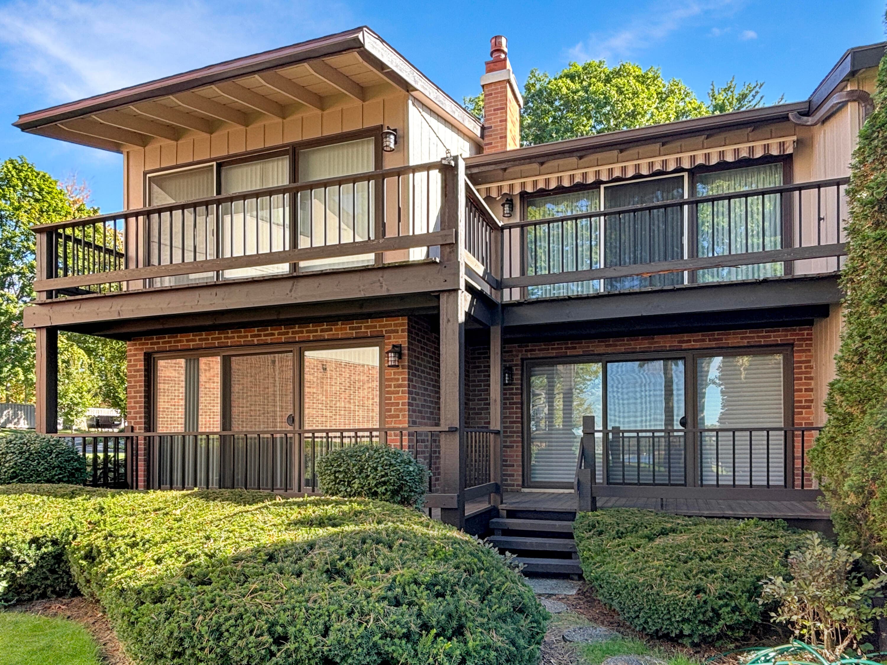 1070 S Lake Shore Dr, Lake Geneva