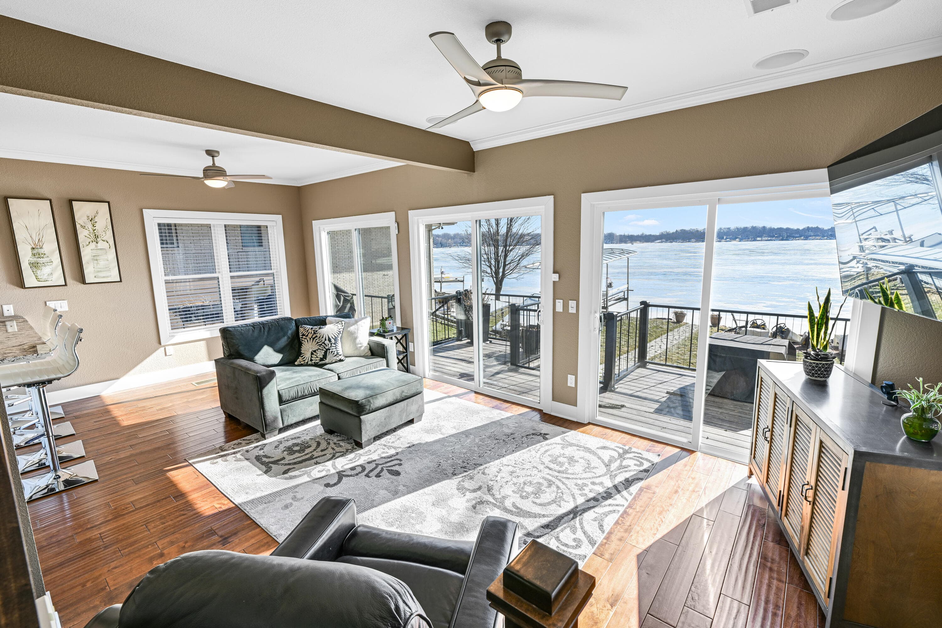 616 Kopmeier Dr, Pewaukee