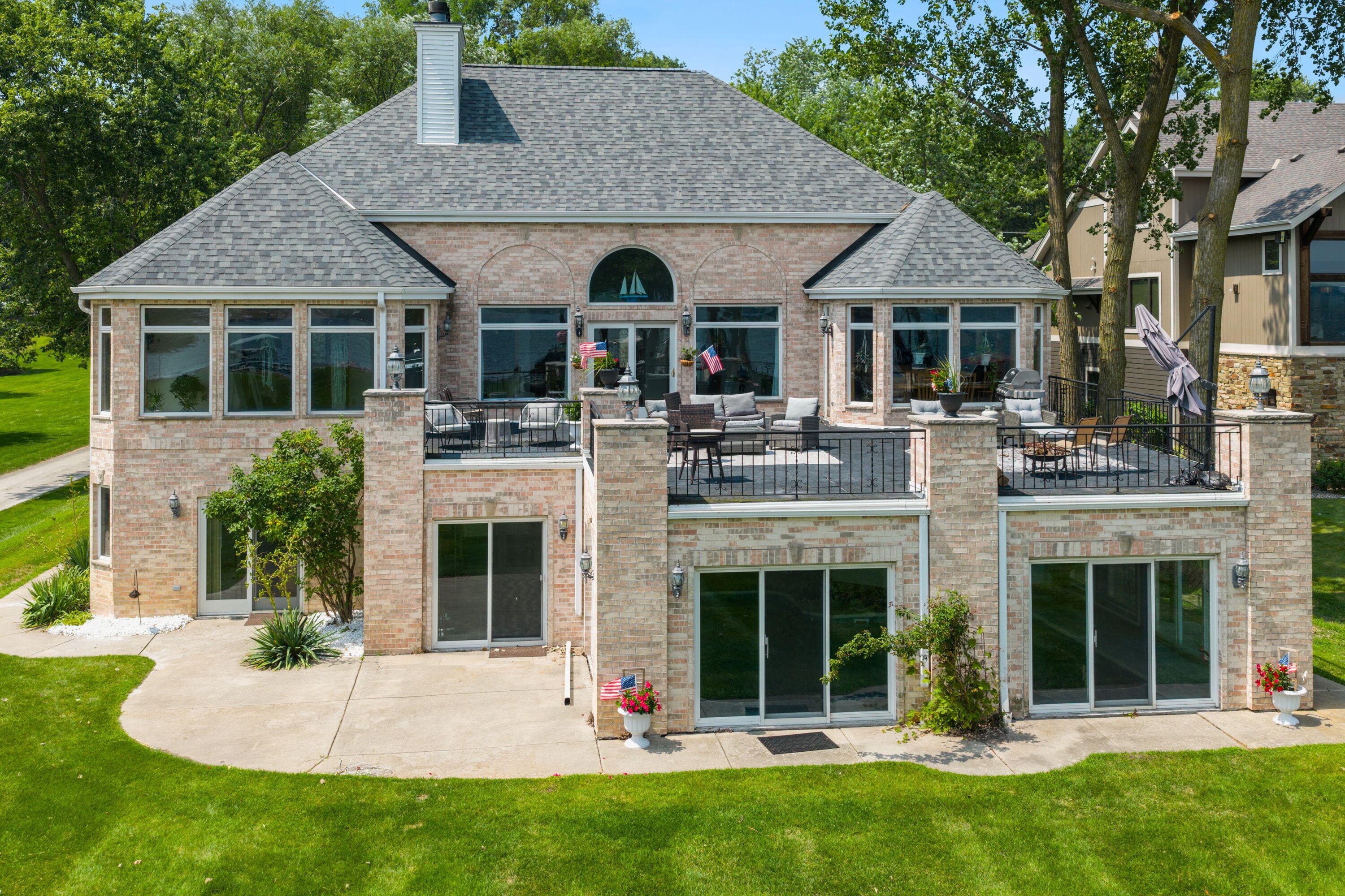 W304N2470 Maple Ave, Delafield