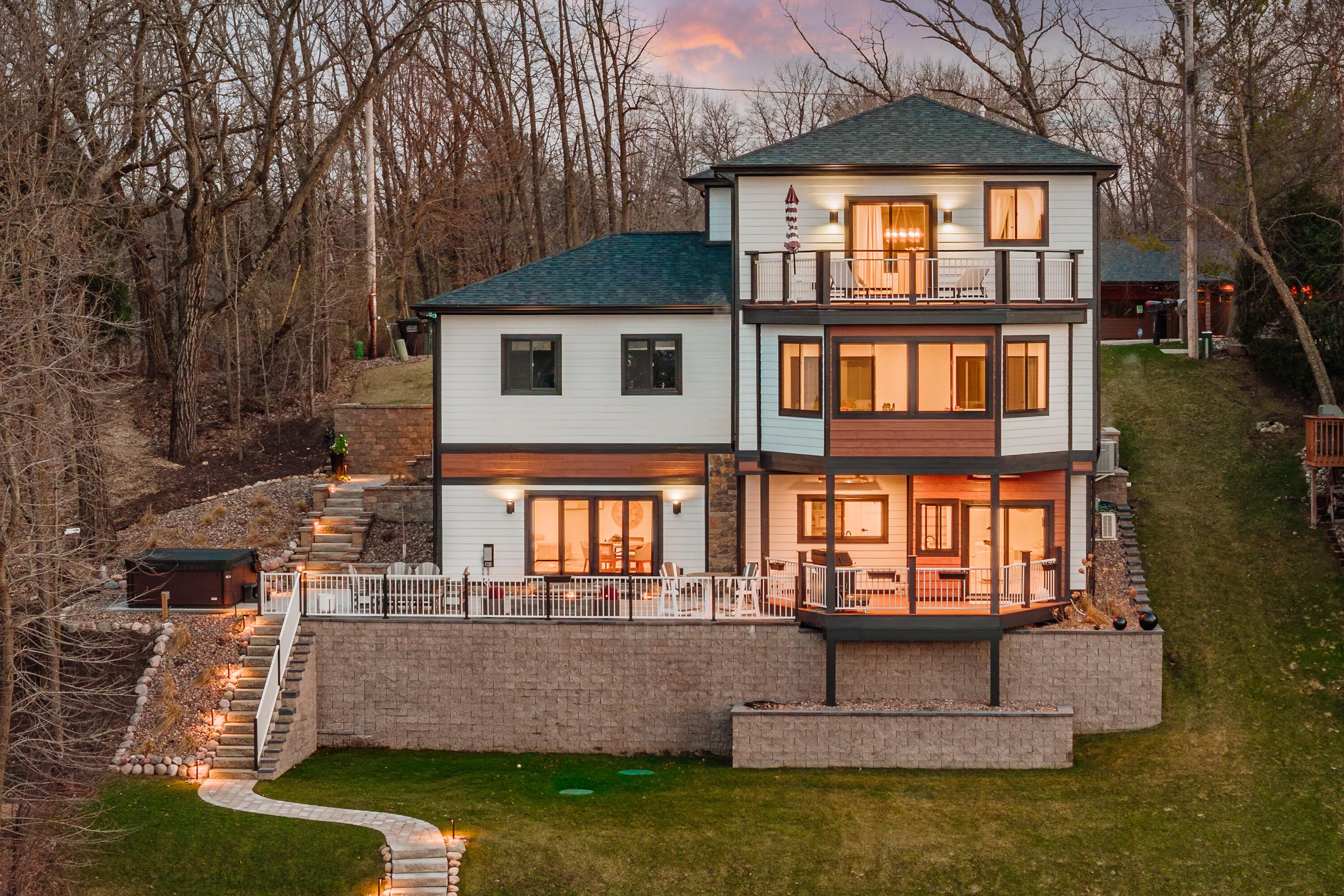 W5702 North Dr, La Grange