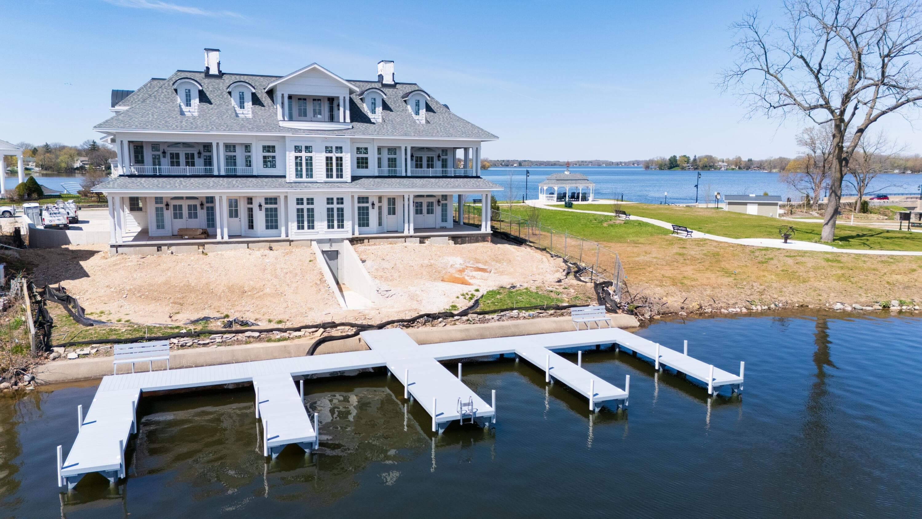 503 N Lake Rd, Oconomowoc